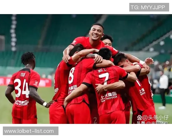 中超激战AC米兰以4比0大胜马竞争议判罚引发全场热议