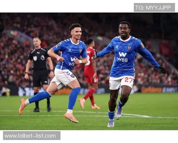 足总杯激战利物浦大胜曼联乌龙球成比赛转折点精彩集锦回顾