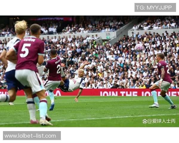 世界杯激战尤文图斯与拜仁战平绝杀瞬间引发转会热议与球迷狂欢