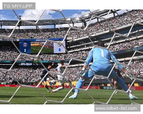 国王杯激战皇马与巴黎圣日耳曼战成平局乌龙球成比赛转折点解析